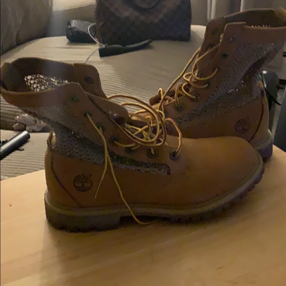 Women Wheat Timberland size 6